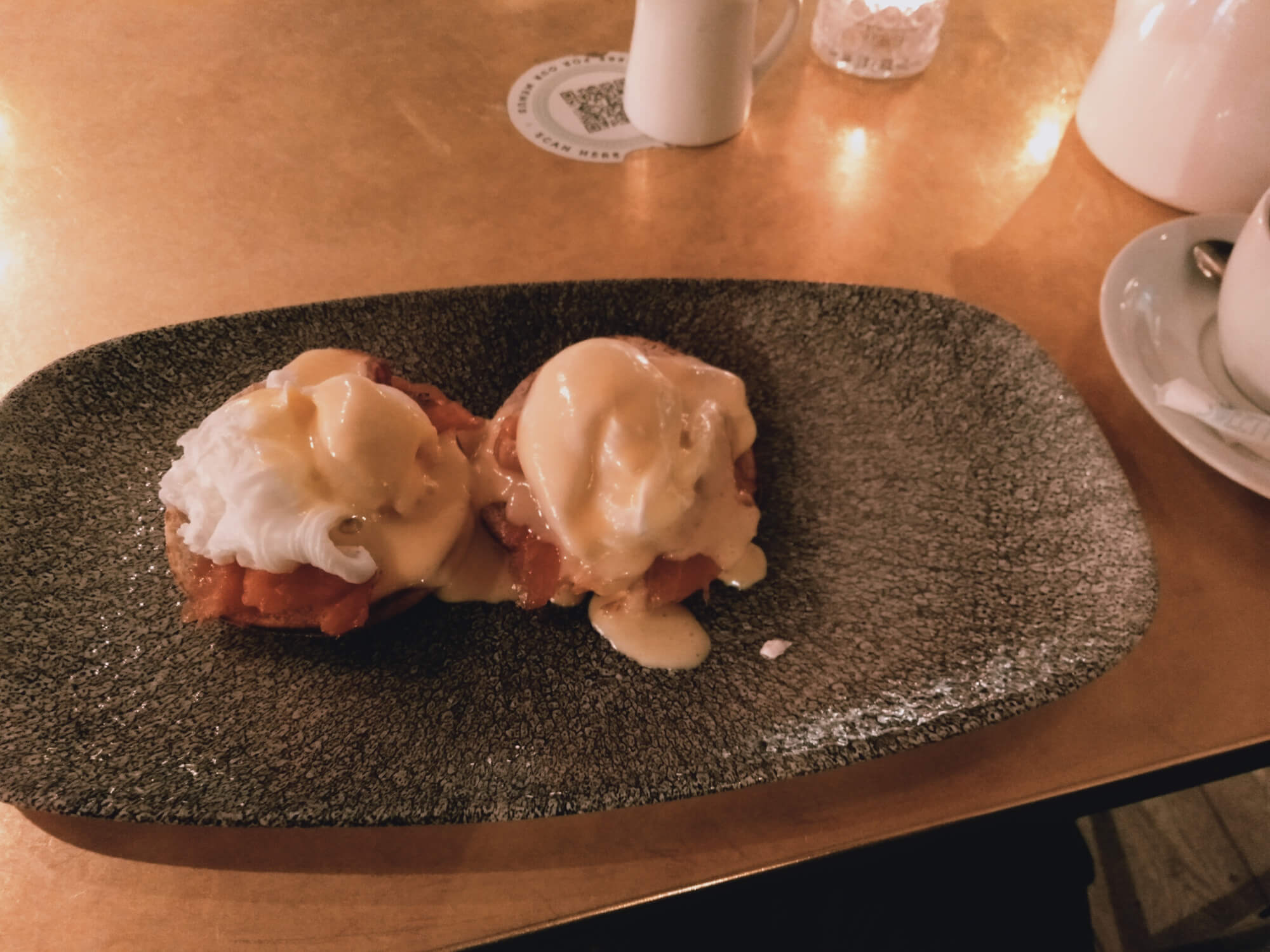 Eggs benedict